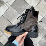 LV Boots Black Fur Stiefel aus Leder mit Pelzfutter
