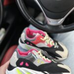 Кросівки Yeezy Boost 700 V1 Wave Runner Pink Kaws — стиль і комфорт