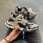Balenciaga Track 2 Beige / Svart sneakers-premium t-skjorte for tenåringer