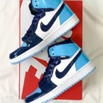 Baskets Air Jordan Retro High Blue Gloss en cuir véritable