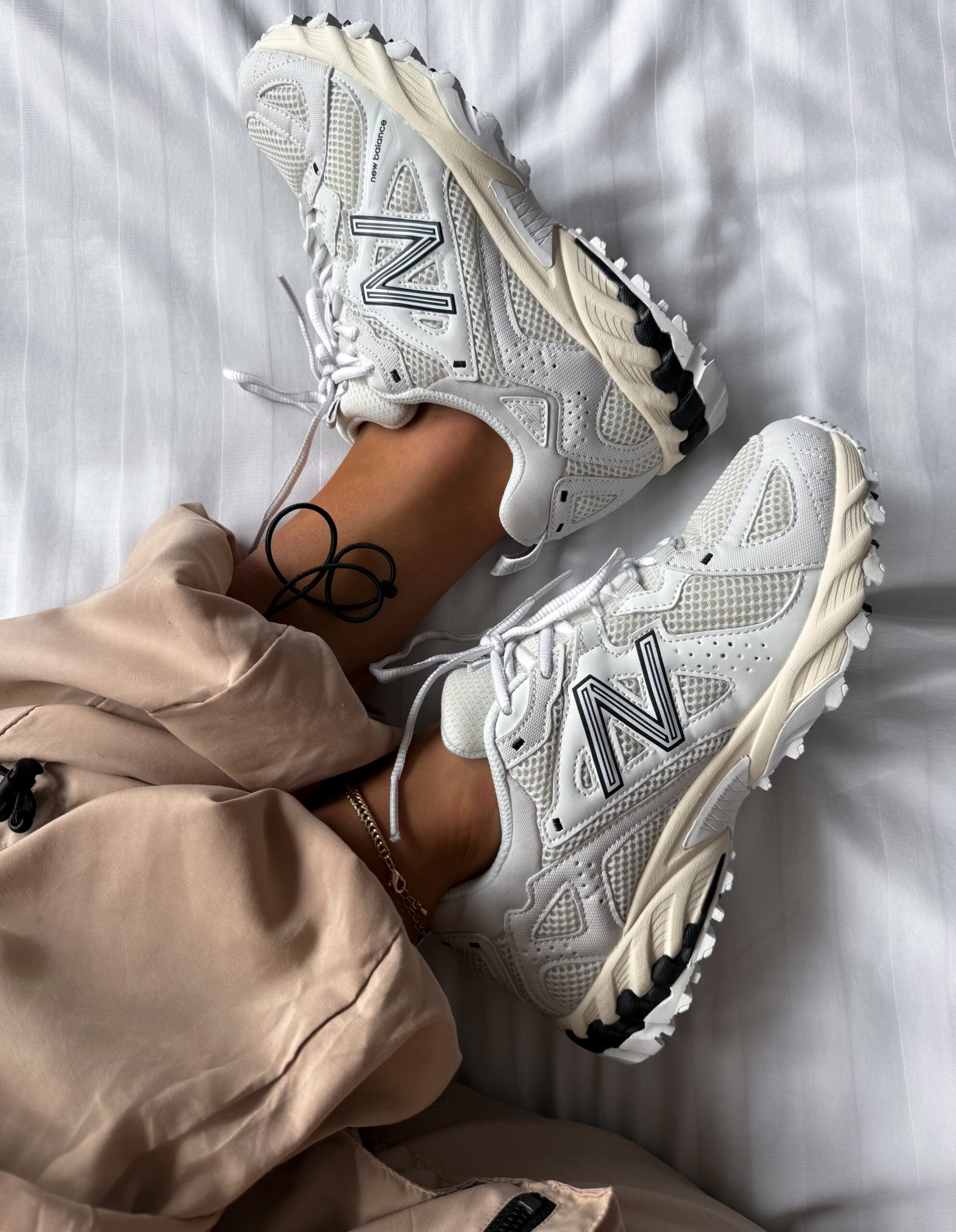 b0857f3c-ee47-4d35-a1b9-e83754f54396 610 white Cream black leather running shoes stylish and comfortable - Image 1