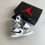 Кеди Air Jordan 1 Grey — стильні сірі кросівки для щоденного носіння