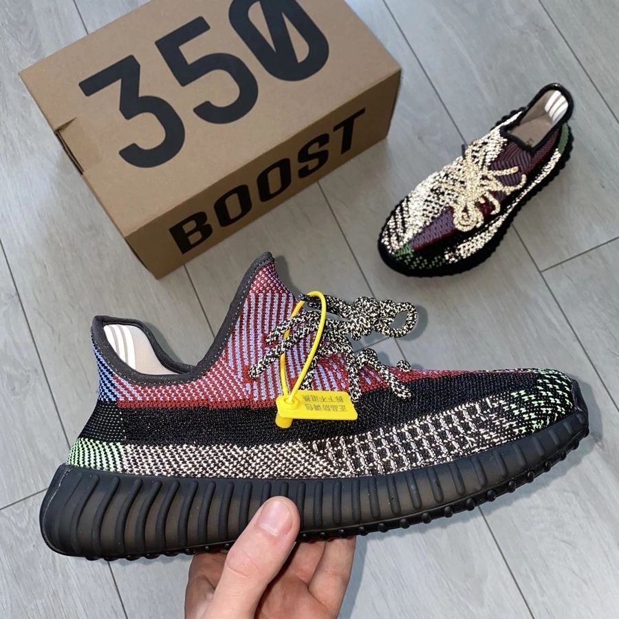 bf0c0a24-9247-4481-bbd0-2feb8a86aa8e Кросівки Adidas Yeezy Boost 350 v2 Yecheil Reflective – рефлективні, стильні — изображение 1