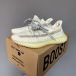 Кросівки YEEZY BOOST 350 V2 «LUNDMARK» — преміум текстильні з рефлективом