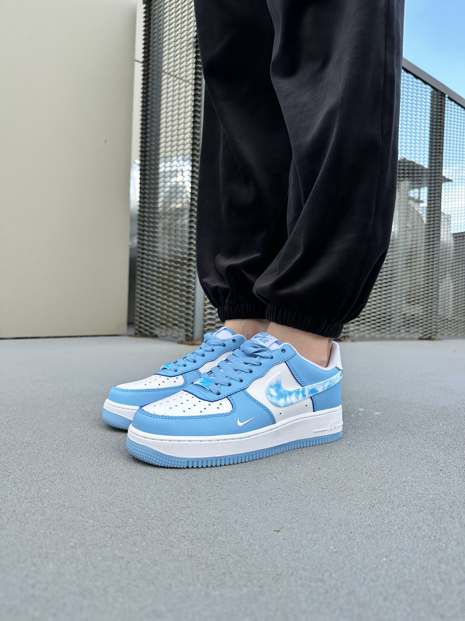 c5bd2bdd-203b-4a21-9e44-4b017d77fe3f Nike Air Force 1 07 LX Nail Art Celestine tossud-stiilsed nahast tossud - Image 1