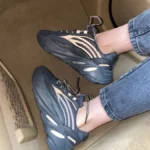 Кросівки Yeezy 700 Black All Reflective — стиль та комфорт щодня