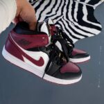 Nike Air Jordan 1 Mid se Black Dark Beetroot čības-ādas čības