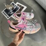 Кросівки Nike V2K Run Pink Premium — стильні рожеві текстильні кросівки