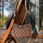 Сумка Louis Vuitton Easy Pouch On Strap — стильна жіноча екошкіра