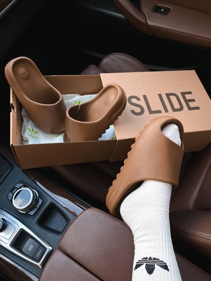 d84df4fe-3f7e-4d77-907e-a2622ca54b95 Капці Slide Earth Brown – легкі EVA капці у коричневому кольорі - Зображення 1