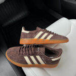 Käsipallo Spezial Urheilulliset & täyteläiset ruskeat mokkanahkaiset tennarit tyylikkääseen ilmeeseen