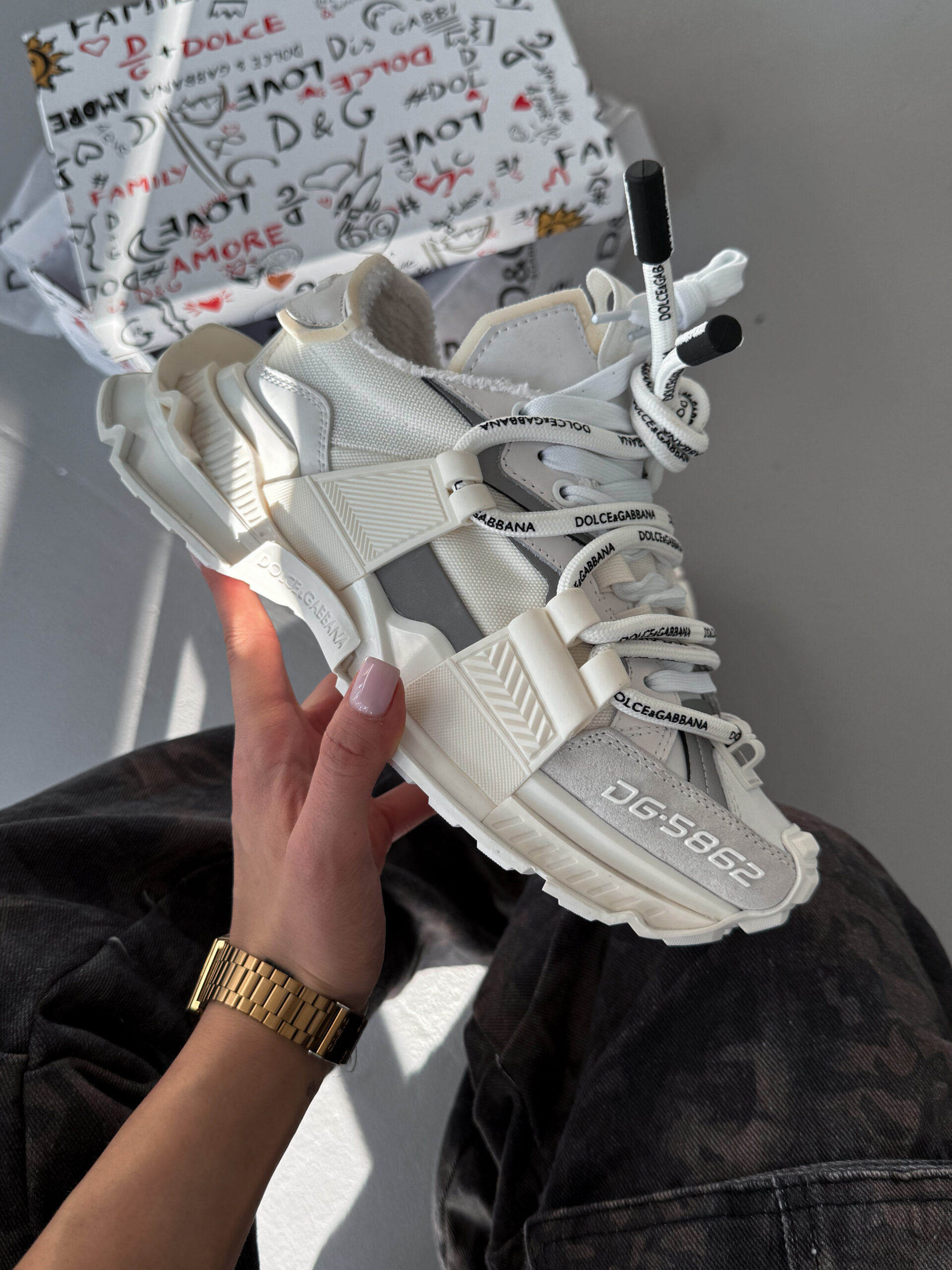 dbf2ad26-62cb-4d4d-a276-c94106504504 Кросівки Space White Premium замшеві — стиль та комфорт щодня - obrazek 1