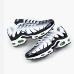 Nike TN + Musta / valkoinen / minttu tennarit-tekstiili-ja nahkaiset urheilukengät