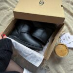 UGG Lether Mini Black-stylové kožené boty pro každý den