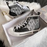 B23 High Top Sneakers Mustad tekstiilkingad stiilse väljanägemise jaoks