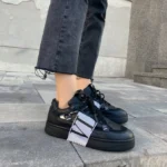 Valentino Black ādas čības, elegantas un stilīgas ikdienas valkāšanai