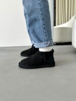 Ботильйони Ugg Classic Ultra Mini Black замшеві з хутром — стиль і тепло - Зображення 2