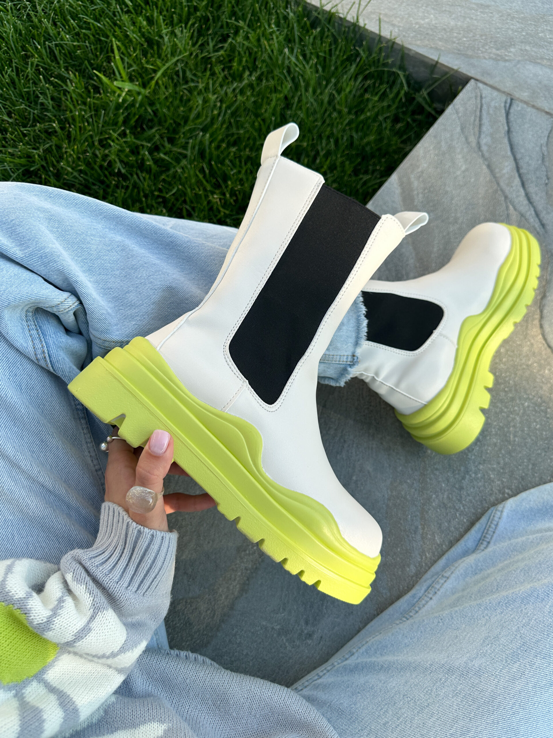 ee28766b-a381-46de-896a-2a863ace8b15 Чоботи Bottega Veneta Beige/Green зі шкіри та флісу — изображение 1