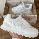 "New Balance 574 White" sportbačiai - stilingi vyriški sportbačiai iš zomšos ir tekstilės