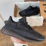 Кросівки Yeezy Boost 350 V2 Mono Black — стильні текстильні кросівки ----------