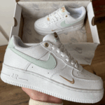Nike Air Force 1 Mini Swoosh kožené tenisky-stylová klasika