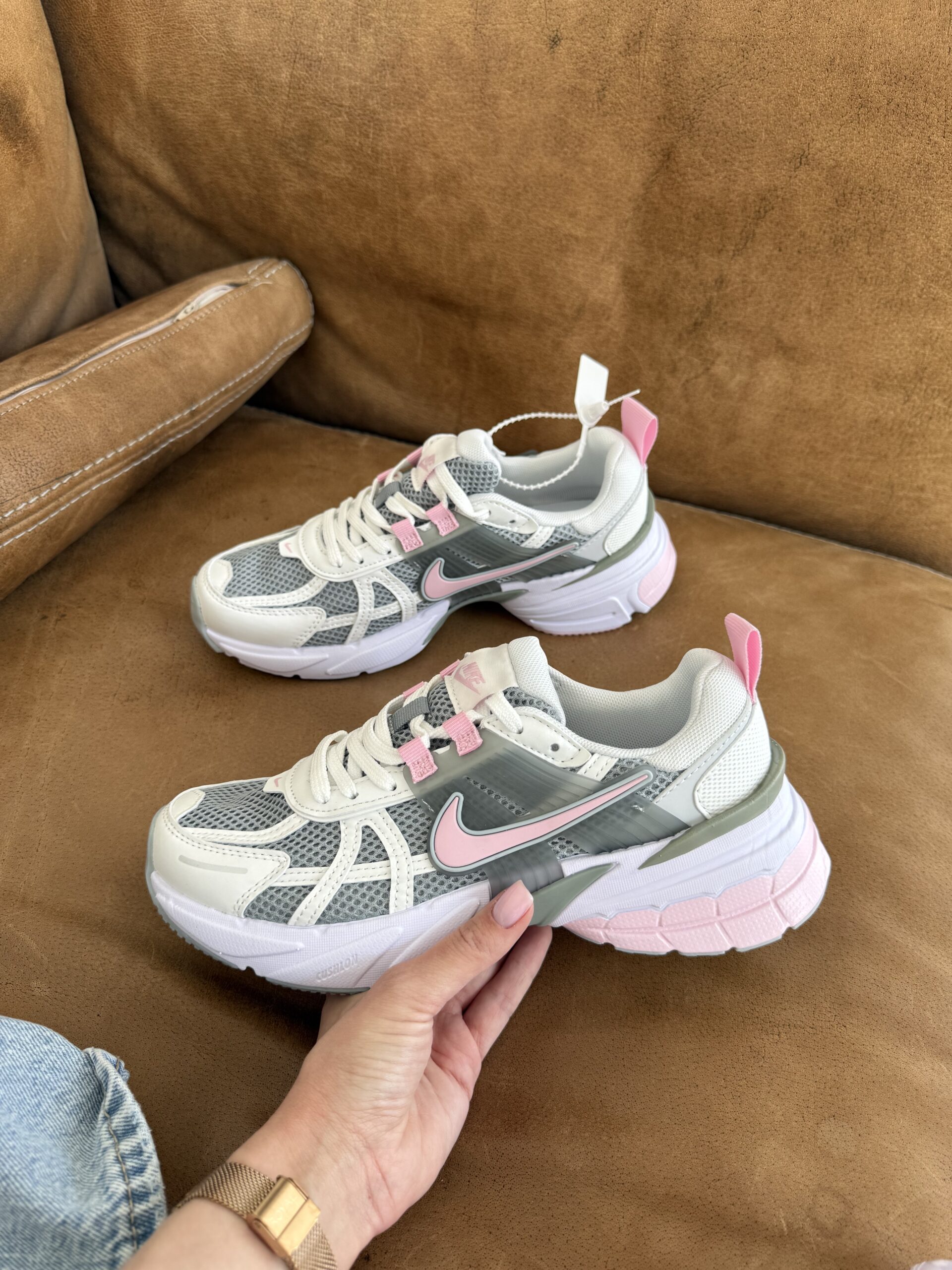 fdd04d93-5a2f-4f63-b76c-81c5dc36ceed Sneakers Nike V2K Pink Premium-sneakers rosa alla moda in tessuto - immagine 1