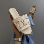 Капці Louis Vuitton Light Cream Slides — стиль і комфорт на кожен день