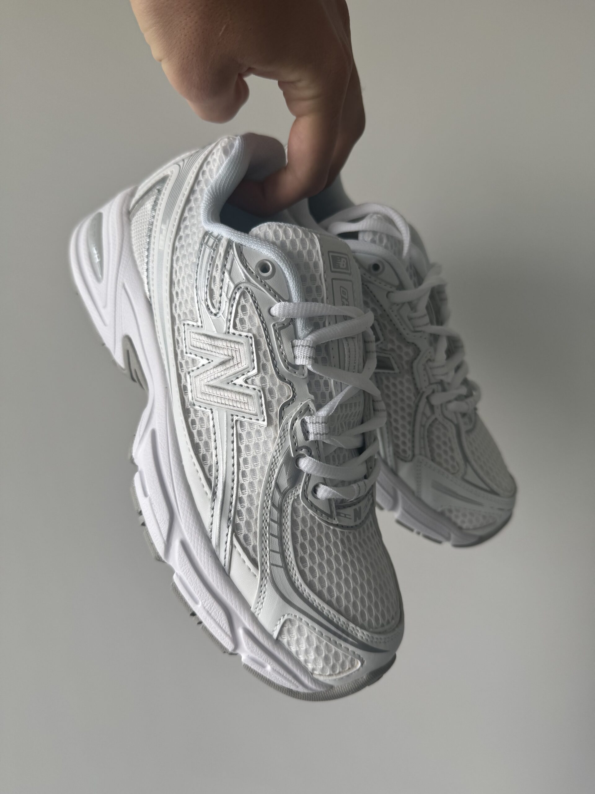 108762a2-3170-4c7e-a452-64b3b9ee7d08 Sneakers 740 White / Silver aus Textil und Leder für den täglichen Stil – Bild 1