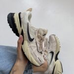 Кросівки Nike V2K Runtekk Beige Black сітка — легкі та стильні