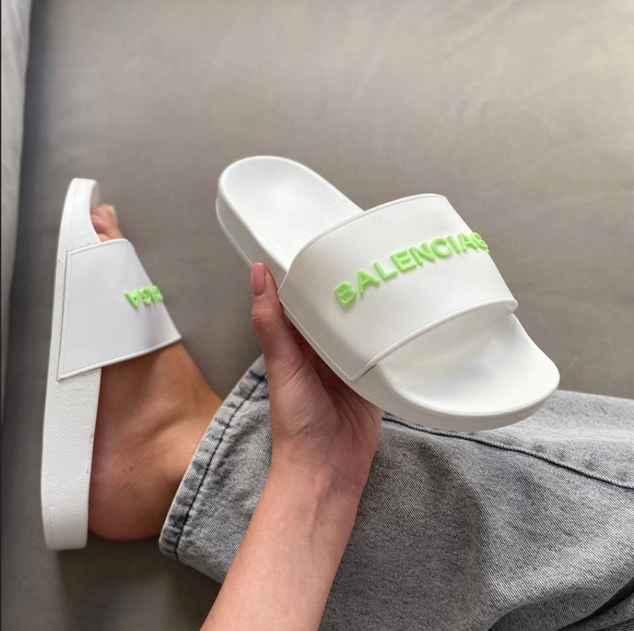 1d8ae4af-1ff4-4dc8-9404-b1e31d627eb8 Pantoufles Balenciaga Slides Big Logo White-ardoises en caoutchouc élégantes – Image 1