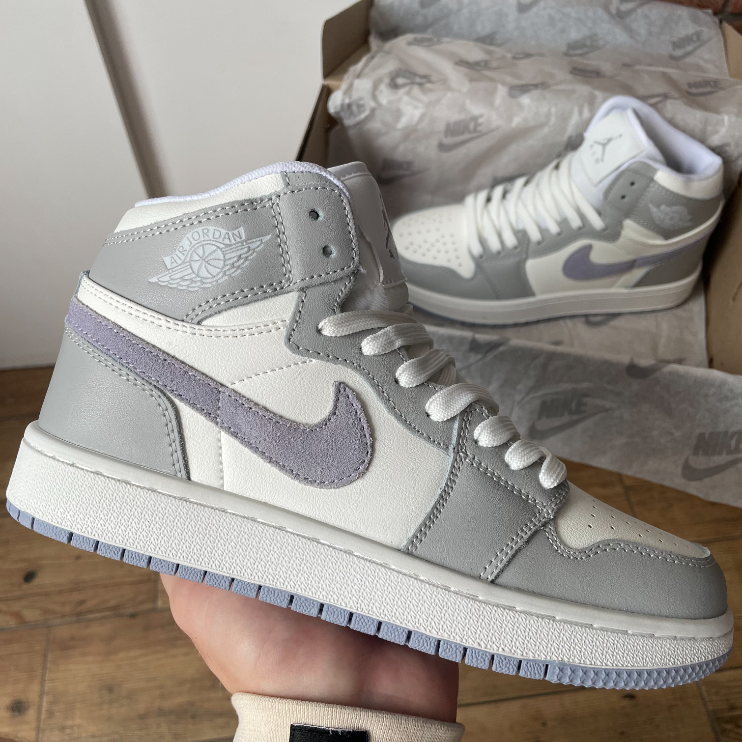 226cbd9e-233c-460f-a1b1-63aed8f8559c Кеди Nike Air Jordan 1 Retro Grey Lilac Mid — жіночі шкіряні кросівки - obrazek 1