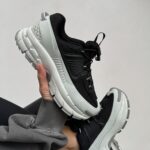 Кросівки Nike Vomero Roam White Black — шкіра та текстиль для комфорту