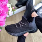 Кросівки Adidas Yeezy Reflective — стильні текстильні кросівки з сіткою