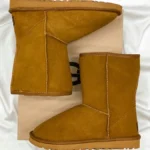 UGG Classic Short Beige — замшеві жіночі уггі з хутром