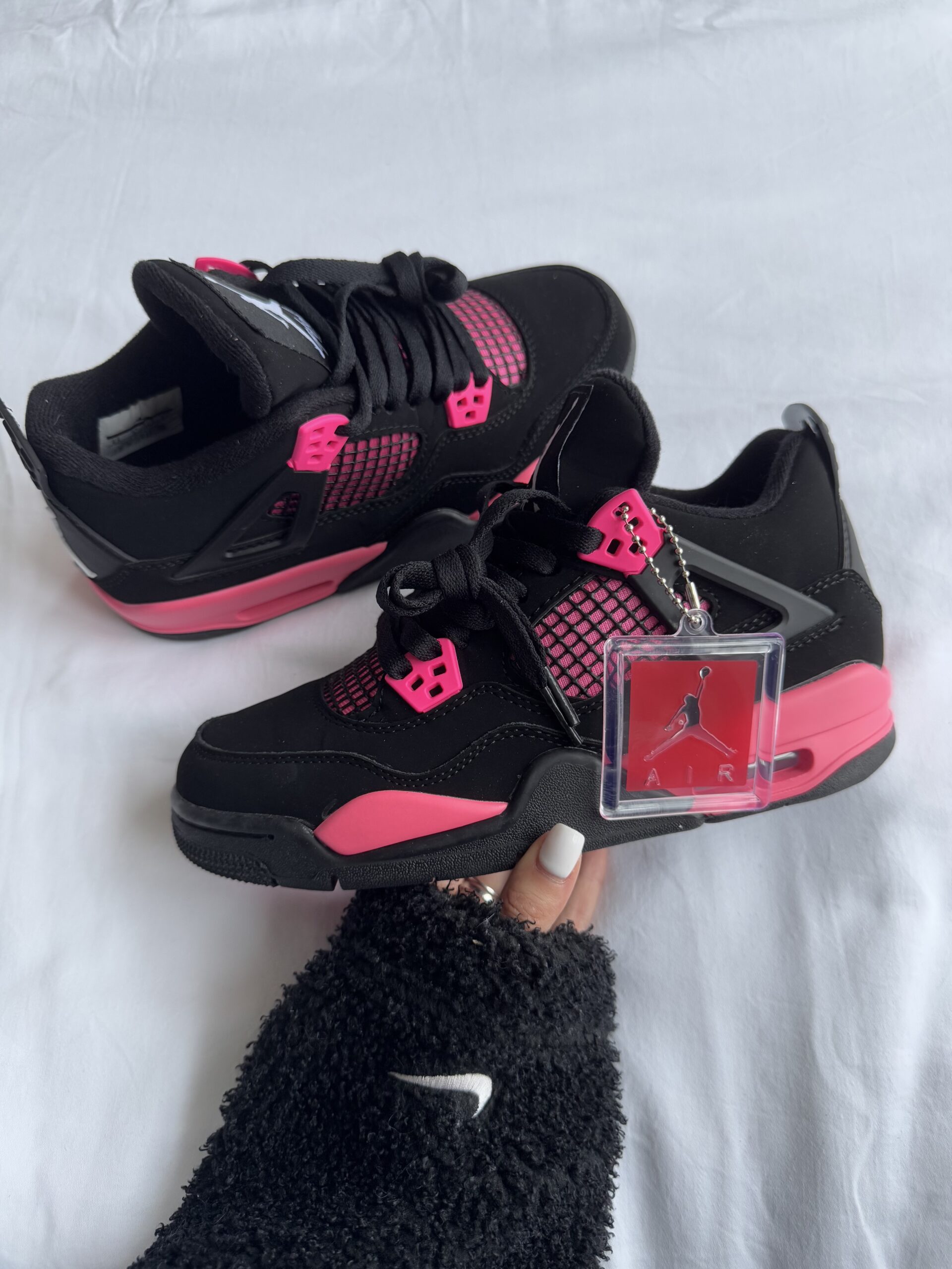 3329f05b-abff-4dbf-b48a-bcb9e3862245 Кросівки AIR JORDAN RETRO 4 “NEON PINK” преміум нубук - obrazek 1