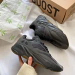 Кросівки Yeezy 700 Utility Black чоловічі замша/сітка