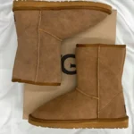 UGG Classic short Light Brown boty-semišové s kožešinou
