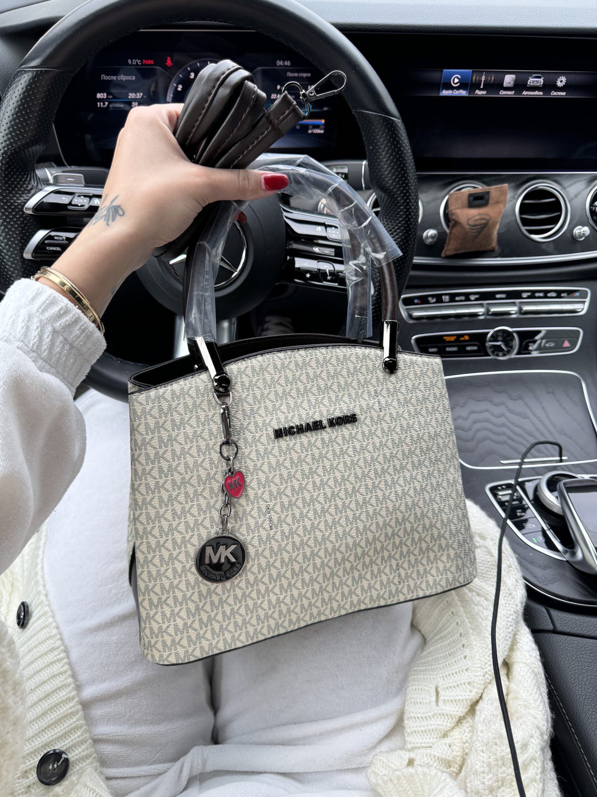 3b3157ba-16c5-476c-b555-f61c161af186 Taška Michael Kors - dámská stylová taška z ekokožky - Obrázek 1