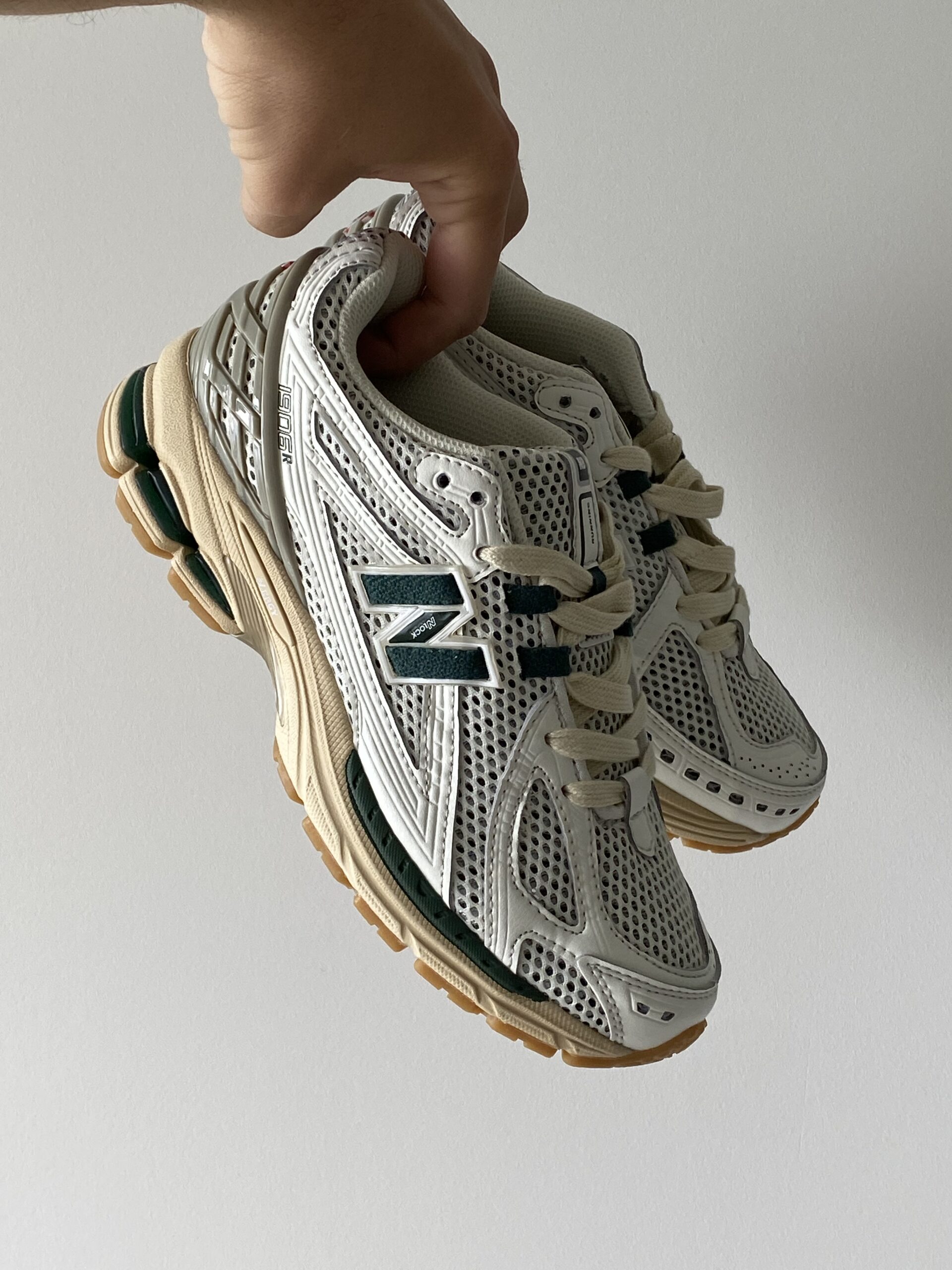 410ede3c-7e52-45cf-8878-ecd0fdedf569 1906r Green / White Sneakers aus Textil und Leder für Sport und das tägliche Tragen – Bild 1