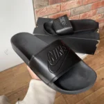 Chaussons Nike Slides Black en mousse pour le confort et le style
