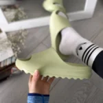 Tongs Yeezy Slide Olive-tongs EVA légères en vente