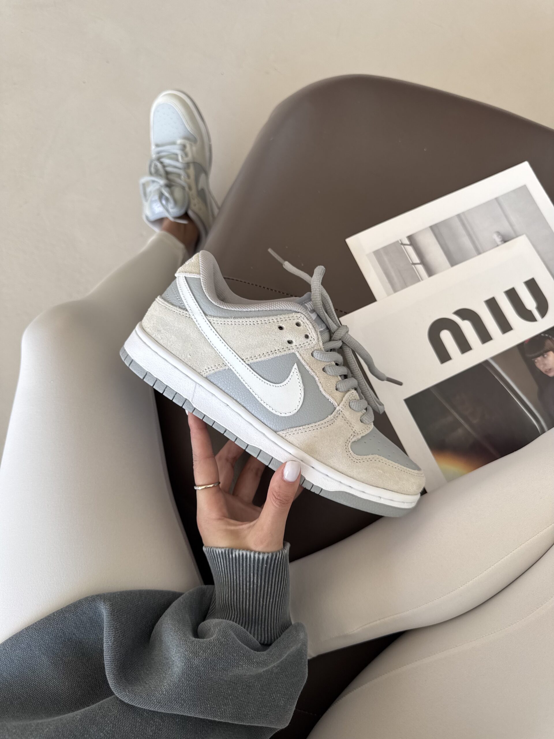 465bb07e-89d2-4f14-9e55-7193b8d5b888 Sneakers NIKE Sb Dunk Grey Suede in pelle e pelle scamosciata-stile e comfort - immagine 1