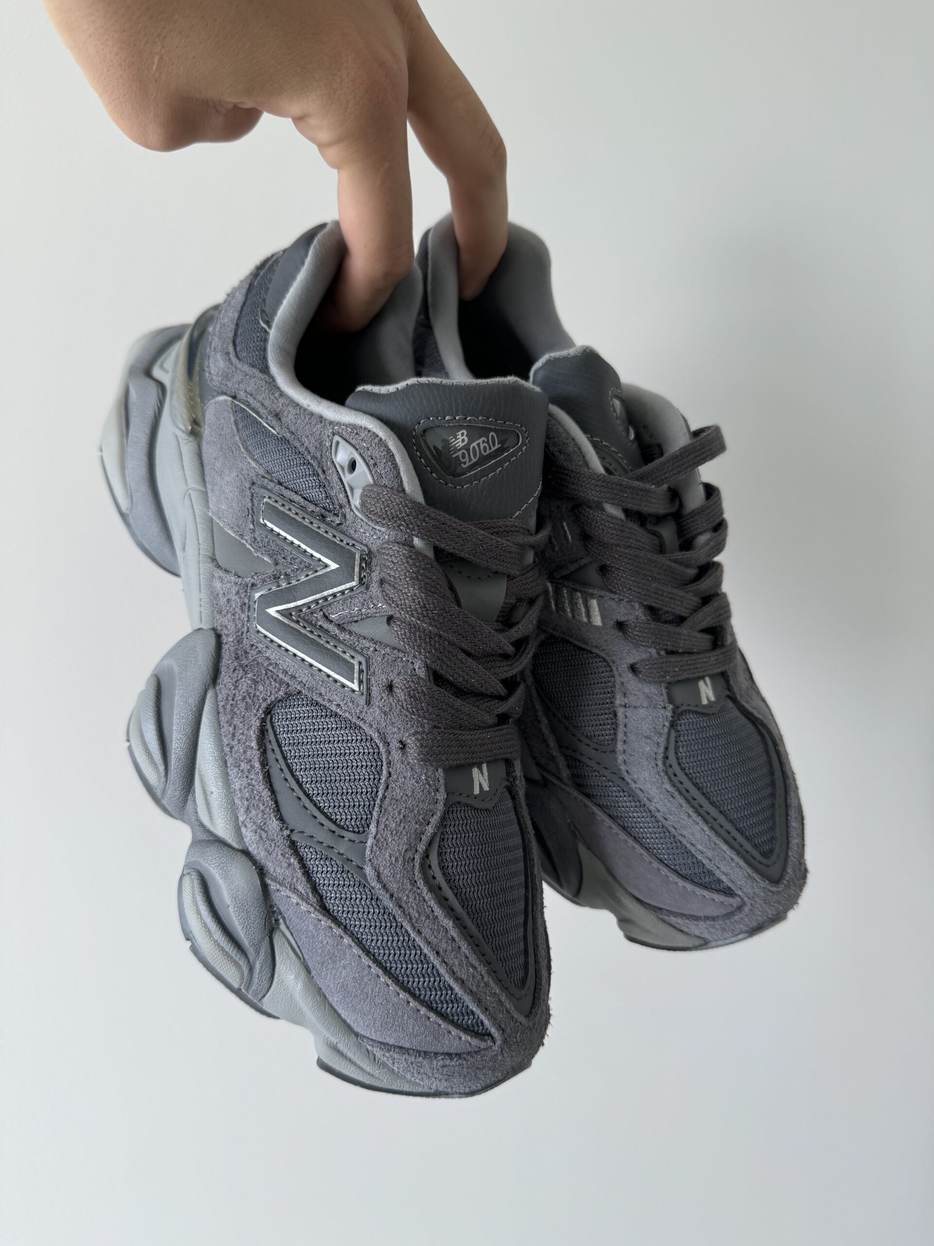 6df0bf16-61b3-43d2-bf21-abba821262e7 Кросівки 9060 Grey U9060SG з замші для комфортного щоденного носіння ---------- - Зображення 1