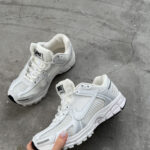 Gimnastikos bateliai sportiniai bateliai Nike Vomero 5 White-oda ir tekstilė, jei sprintas ir повседневности