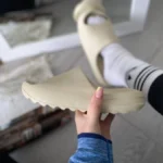 Капці Yeezy Slide Bone — EVA, легкі та зручні, розпродаж