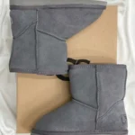 Чоботи UGG Classic Short Metallic – замшеві з штучним хутром