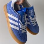 Gazelle Blå suede sneakers, stilig og behagelig for daglig bruk