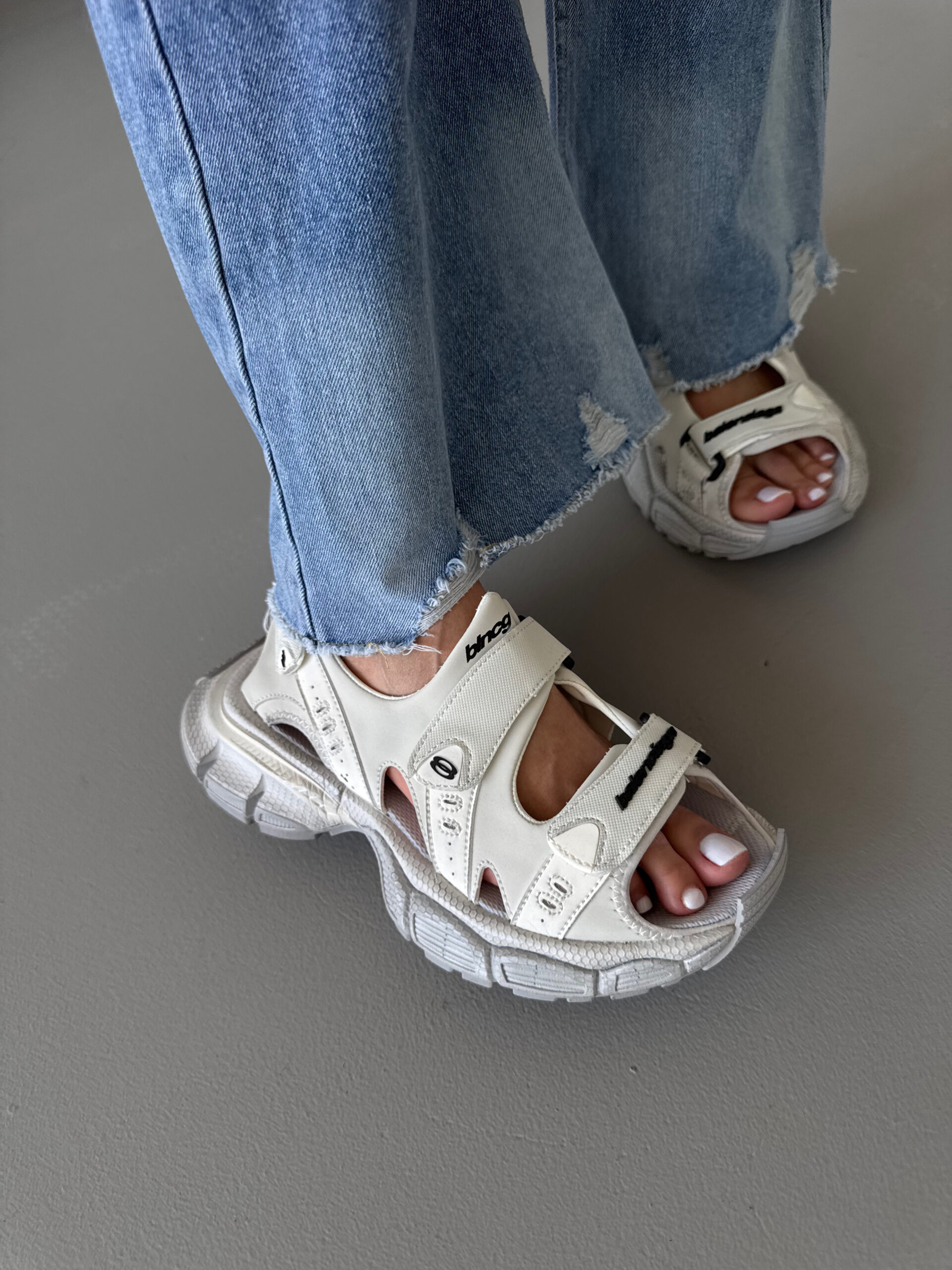 935c99b5-4e2c-4409-8eba-0dd404873cc0 Sandales BALENCIAGA 3XL Dirty White cuir Premium qualité – Image 1