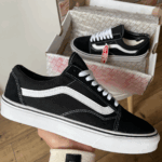 Baskets Vans Old Skool noir / blanc - élégant en daim et textile pour un usage quotidien