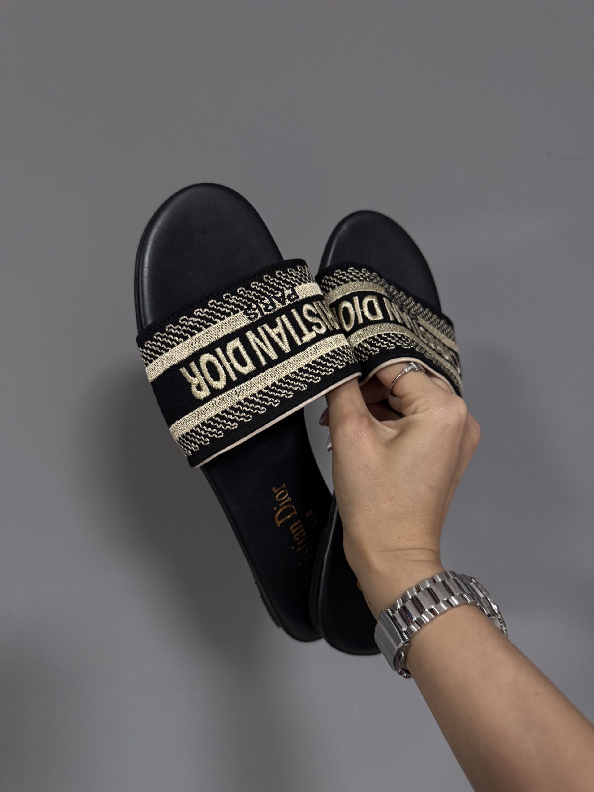 9ef70e84-2e48-4f0a-9432-54780ee11041 Капці CHRISTIAN DIOR Dway Slide Black — шкіра та текстиль, стильні - Зображення 1